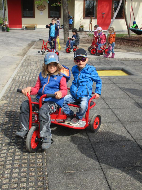hier können sogar zwei Kinder auf der Rückbank Platz nehmen