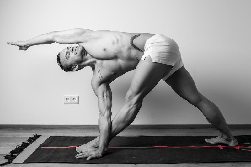 Trikonasana mit Vaso Januzovic