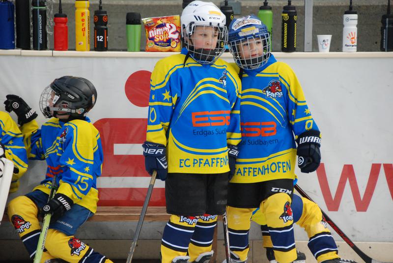 das Sturmduo Petrov/Jarosch bespricht die Strategie