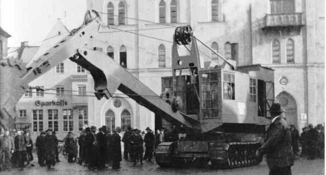 Ein Demag-Bagger Ende der 30er Jahre. Damals modern.