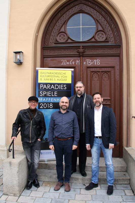 Das Programm der Paradiesspiele 2018 mit der Freilichtaufführung vom „Brandner Kaspar“ als Herzstück stellten sie jetzt vor (von links): Kulturreferent Steffen Kopetzky, Kulturmanager Sebastian Daschner, Regisseur Falco Blome und Theaterspielkreis-Vorsitzender Steffen Wagner.