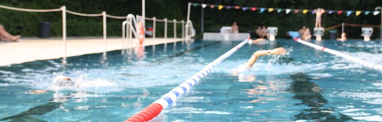 Schwimmerbecken im Freibad