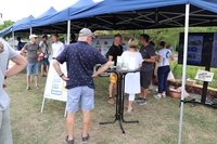 viele Gäste am Stand der Stadtwerke