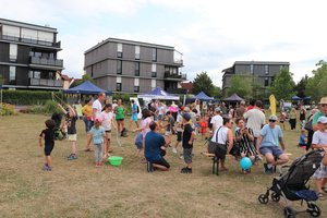 Viele Menschen im Bürgerpark