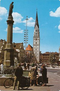 Brunnen mit Mariensäule am Hauptplatz