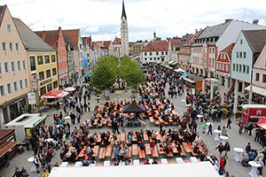 Markttreiben auf dem Unteren Hauptplatz