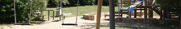 Kinderspielplatz mit Schaukel