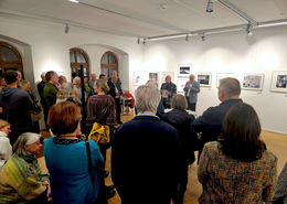 Ernst Hillisch und Reinhard Haiplik eröffneten die Ausstellung der Fotofreunde.