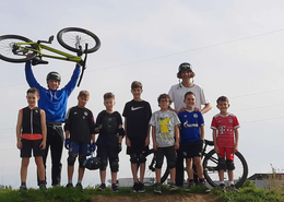 Die Workshops des Dirtparks richten sich an Kinder und Jugendliche, die erste Erfahrungen im Dirtbike-Sport sammeln oder ihre Fahrtechnik gezielt verbessern möchten. 