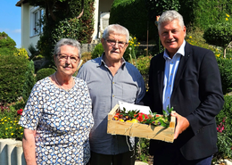 Erna und Lorenz Kreitmayr freuten sich über den Besuch von Peter Heinzlmair.
