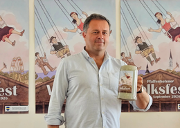 Das Volksfestplakat 2026 hat der Pfaffenhofener Gottfried Müller erstellt. 