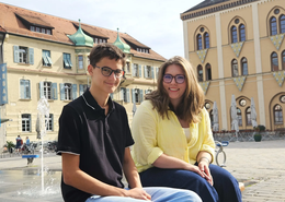 Die neuen Auszubildenden der Stadtverwaltung Pfaffenhofen (v. l. n. r.: Felix Herbst und Sophia Gatt) 