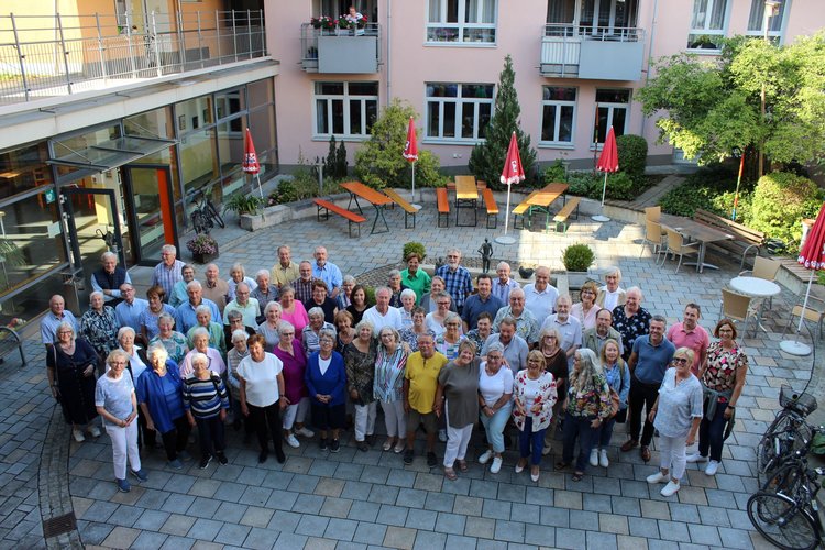 Gruppenbild Ehrenamtliche_S