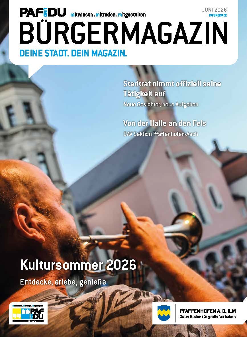 Titel Bürgermagazin Juni 2026; Mann mit Trompete auf Hauptplatz, im Hintergrund die Spitalkirche
