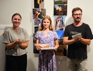 v.l. Jugendreferentin Paula Stahl, Clara Gastl und Matthias Stadler, Leiter Stadtjugendpflege - Emma Jung war leider krankheitsbedingt nicht anwesend.